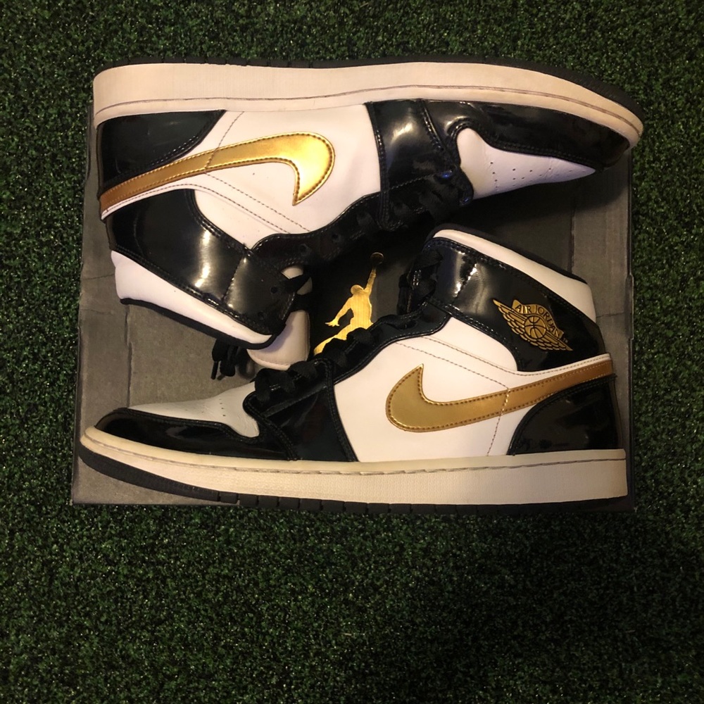 Air Jordan 1 “patent gold”
